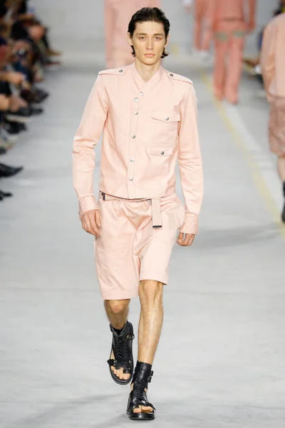 Look 32